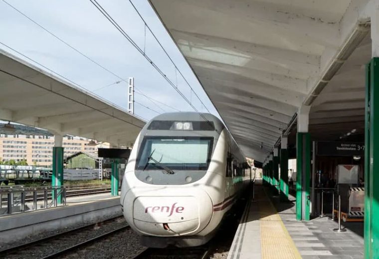 Andenes de la estación RENFE Pamplona